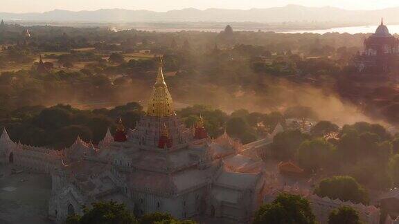鸟瞰图阿难寺和风景蒲甘缅甸