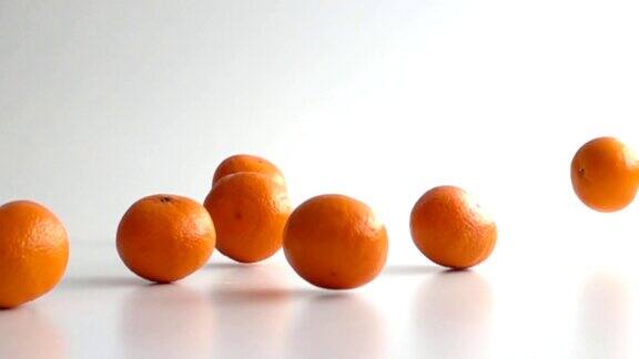 橘子以慢动作落下