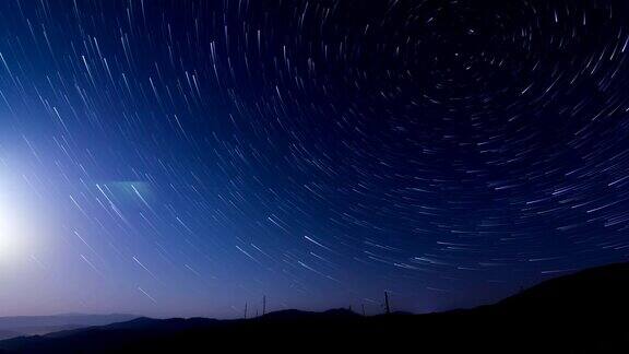 夜空中星星的痕迹长时间曝光拍摄