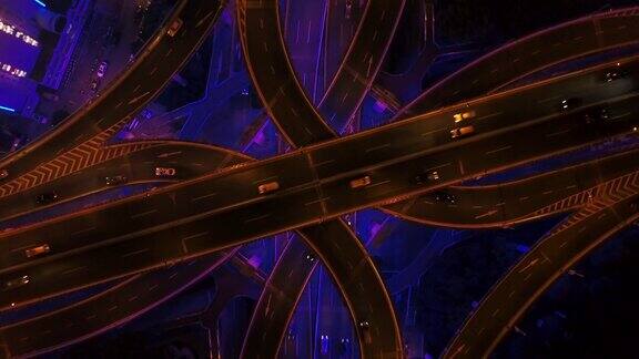 中国夜间照明上海交通路口中心空中近距离俯视图4k