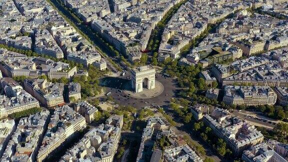 法国巴黎2019年5月无人机拍摄历史悠久的市中心凯旋门