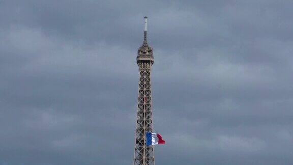黎明时分的巴黎埃菲尔铁塔轮廓