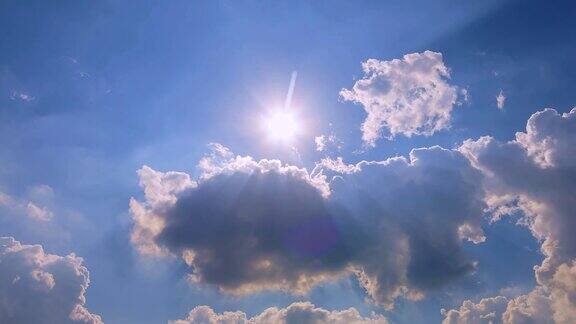 4K时间流逝蓝天多云的天空和阳光与云景观
