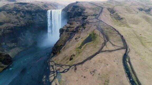 用无人机飞越冰岛著名的斯科加瀑布