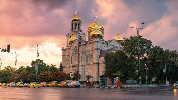 时间流逝的视频的大教堂的升天和城市的瓦尔纳市保加利亚