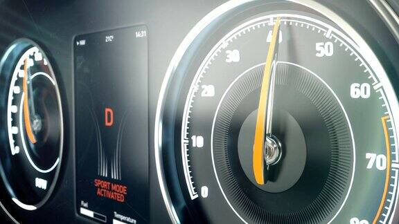 汽车速度计加速危险的快速驾驶运动比赛加速