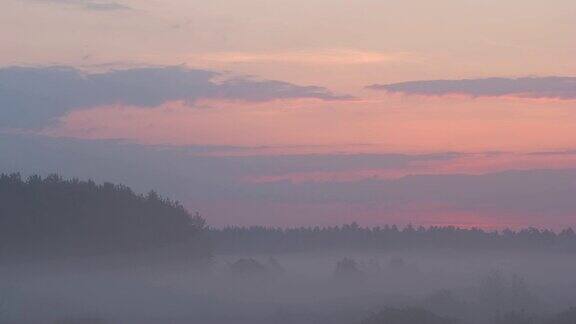 有雾的早晨日出