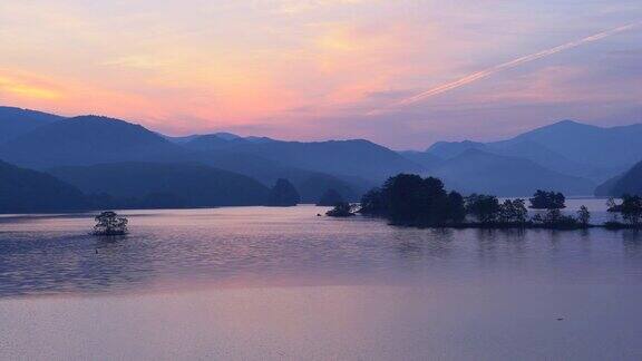 秋本湖的黎明