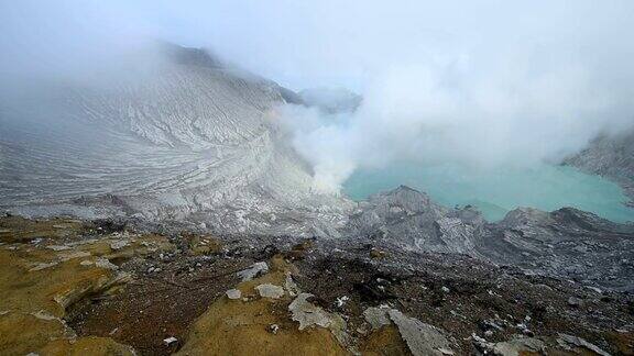 印尼卡瓦伊真火山口自然旅游胜地