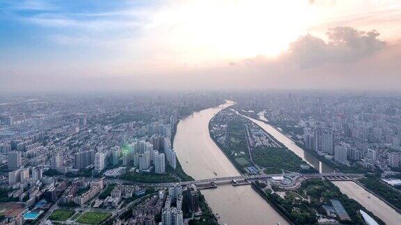 全景鸟瞰图的建筑和交通在广州时间推移