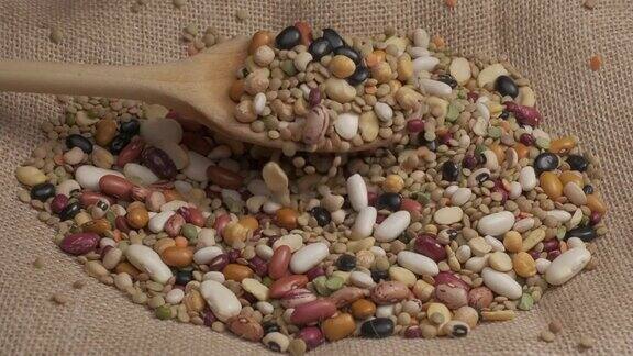 混合豆类有机农业木勺纯素素食蛋白源食品