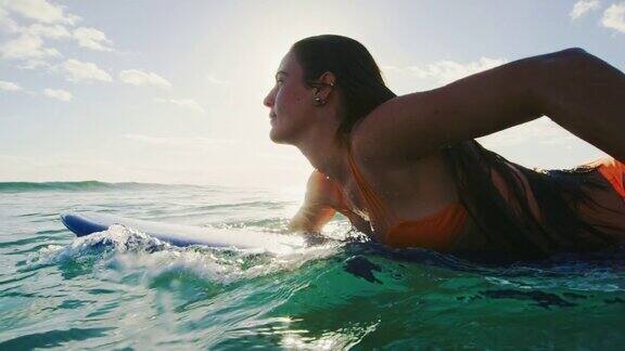 女人在Susnet冲浪
