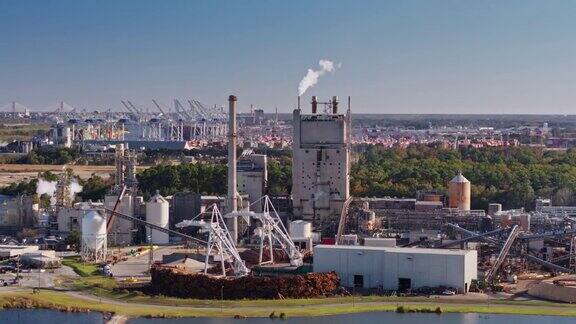 蒸汽造纸厂附近的港口萨凡纳-航空