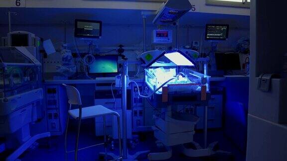 用紫外线照明的早产婴儿病房