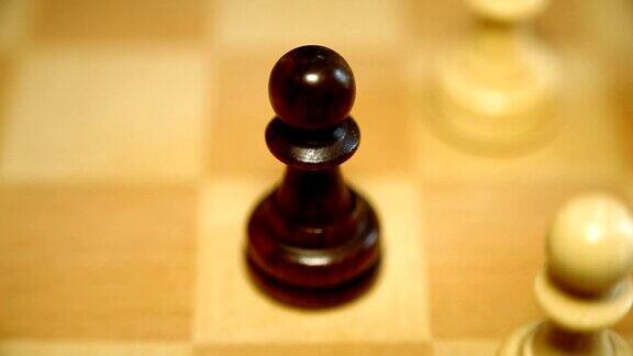 国际象棋:典当需要一块(2个版本)