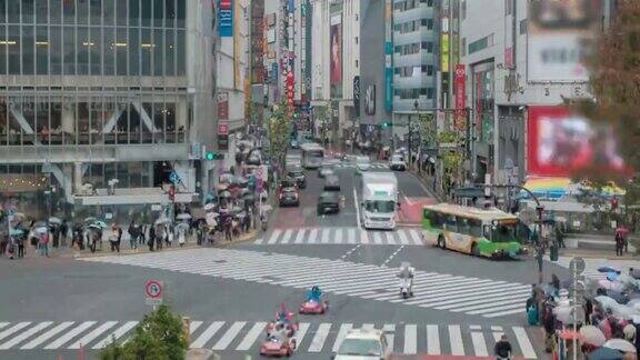 时间流逝东京新宿人群穿过街道