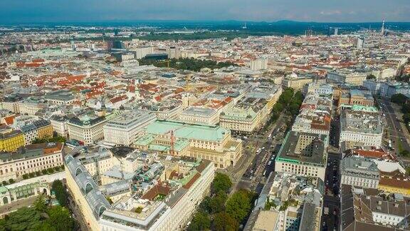 阳光明媚的一天飞越维也纳市中心著名的歌剧院区空中全景4k时间跨度的奥地利