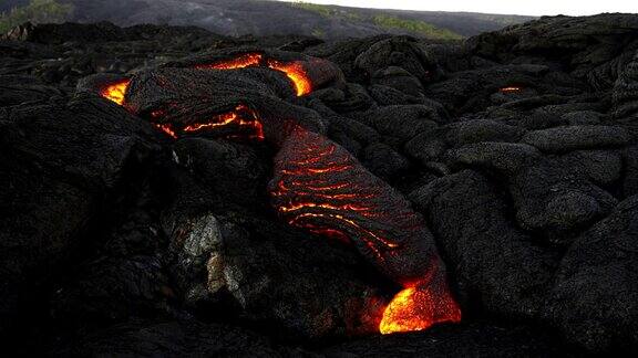 从夏威夷岛上的kiiaeua火山缓慢的熔岩流的宽镜头