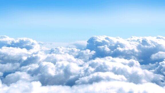 云在天空中移动从飞机上飞过