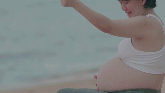 孕妇在沙滩上放松
