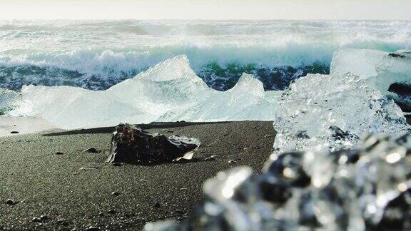 海浪冲击着钻石海滩