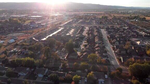 秋季盐湖城地区美国中产阶级住宅区向下看