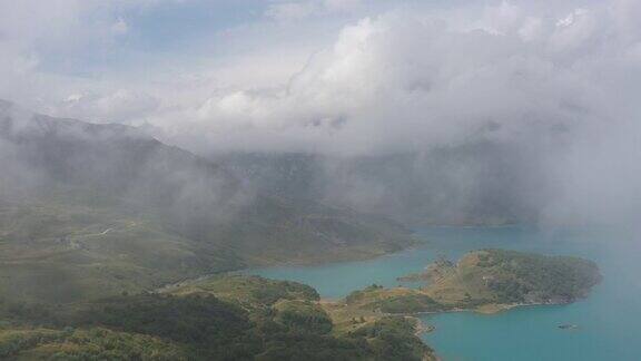 塞尼斯湖(Auvergne-Rh?ne-Alps;萨;法国)