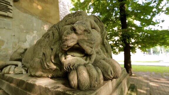 大理石狮子雕刻于利沃夫大厦入口处是利沃夫城市权力的象征、装饰