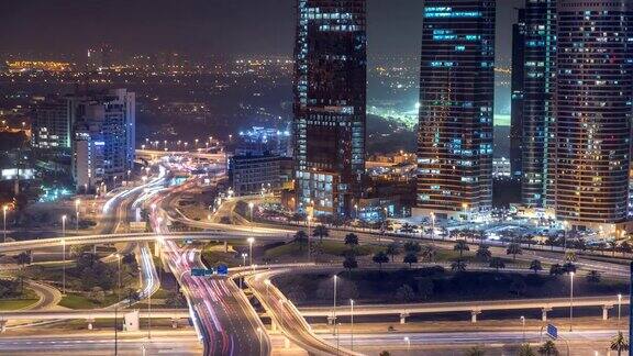 鸟瞰图的道路交叉口在一个大城市的夜晚时间推移