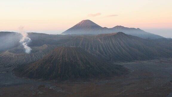 溴火山日出-印度尼西亚