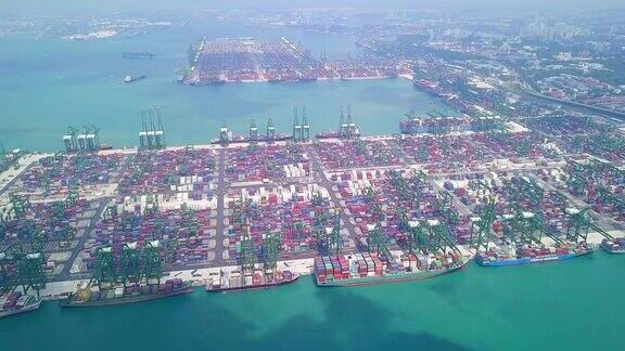 新加坡码头和集装箱鸟瞰图