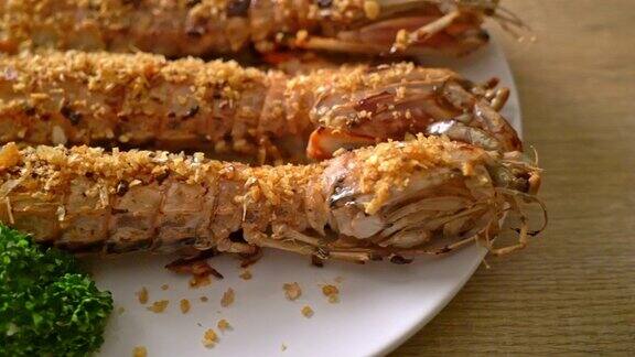 蒜头虾炒白盘