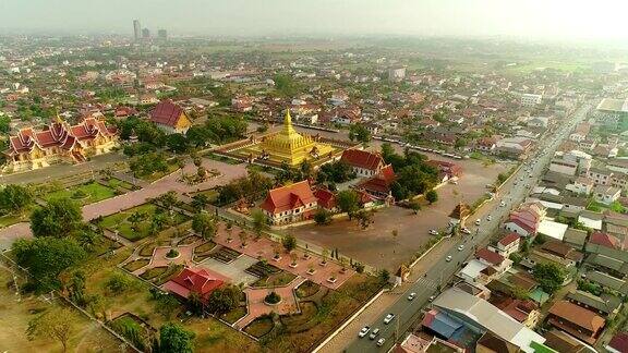 无人机拍摄的4k视频鸟瞰图WatPhraThatLuang万象老挝人民民主共和国