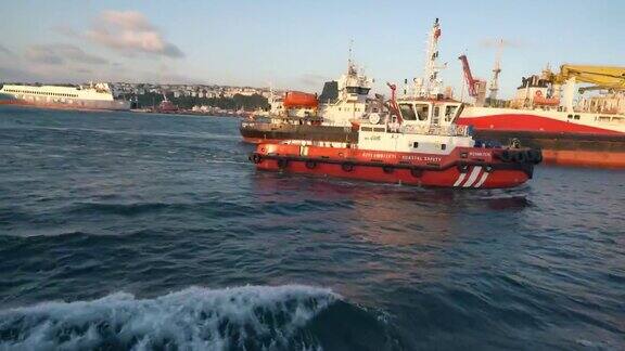 在伊斯坦布尔的石油开采船