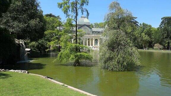 西班牙马德里雷蒂罗公园的水晶宫殿