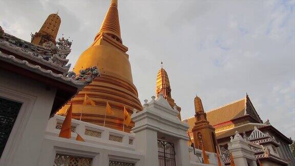 曼谷佛寺的金塔