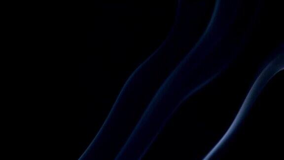 蓝色烟雾抽象慢动作在黑色背景