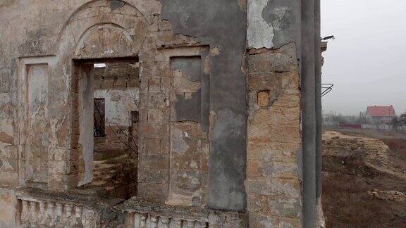 乡间一地主房屋的废墟古老的废墟鸟瞰图