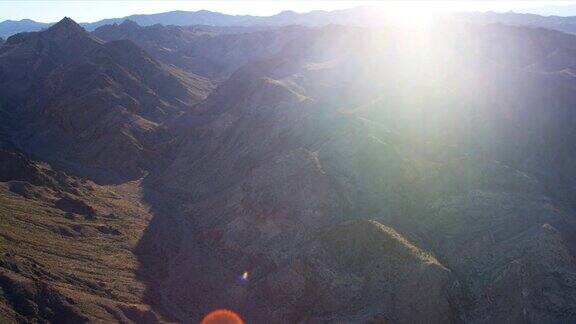 鸟瞰图的极端山区地形拉斯维加斯美国