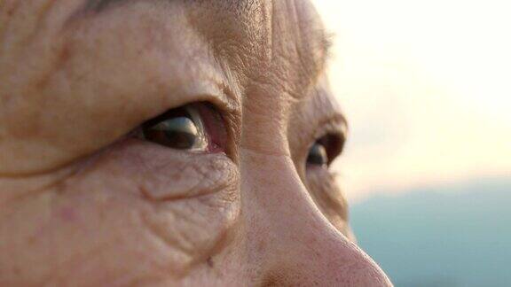 老年妇女的眼睛