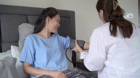 亚洲医生为病人检查血压