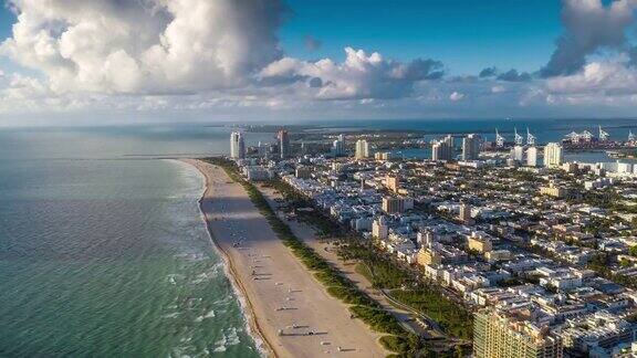 美国佛罗里达州迈阿密-2019年1月:无人机超拍4k无人机俯瞰迈阿密海滩海岸线