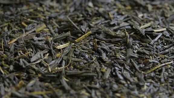 旋转干燥的绿茶叶子