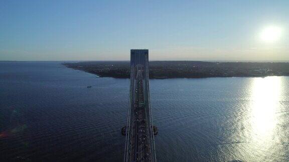 纽约哈德逊河上的维拉萨诺海峡大桥鸟瞰图斯塔顿岛和布鲁克林之间的桥