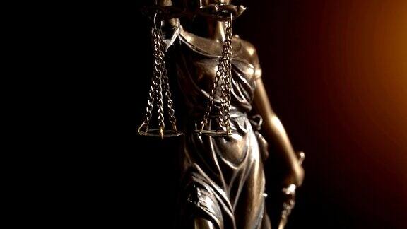 夫人正义雕像