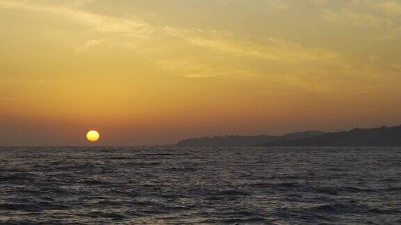 爱奥南海的美丽日落