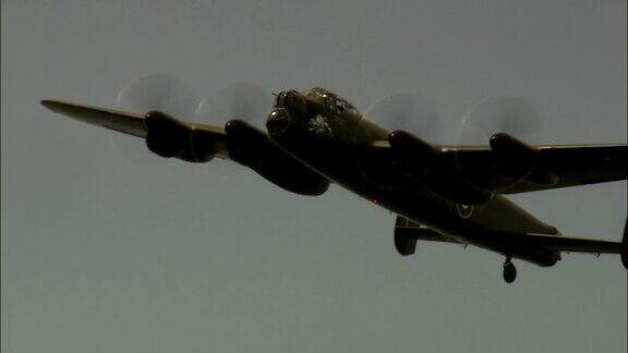 最后的兰开斯特轰炸机在飞行-鸟瞰图-英格兰莱斯特郡梅尔顿区英国