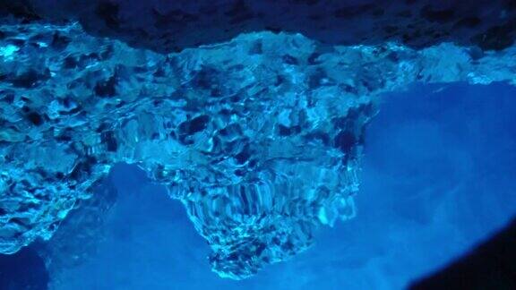 CU蓝海洞穴莫德拉斯皮利亚比塞沃岛
