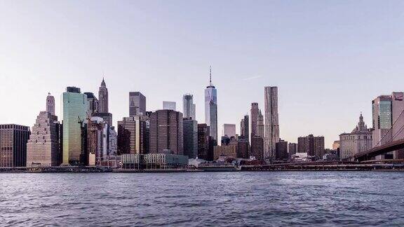 日落时分的曼哈顿市中心美国纽约