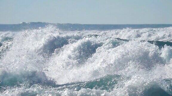 海浪绿浪涌海岸